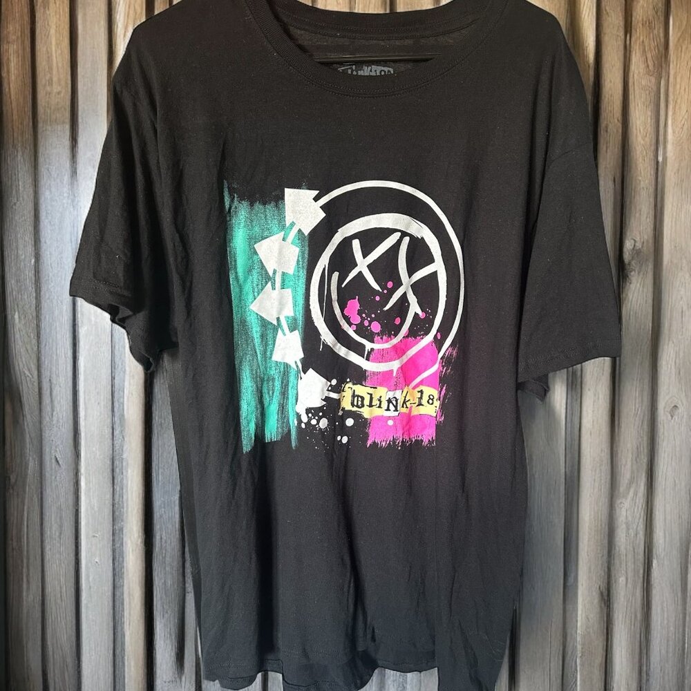 BLINK 182 GRAPHIC T SHIRT OFFICIAL LICENSE PRODUCT Size XL